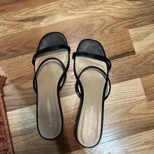 Cityclassified Black and Cream Women's Kitten Heels